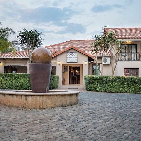 Three Oaks And An Aloe Boutique Hotel Hartbeespoort Eksteriør bilde